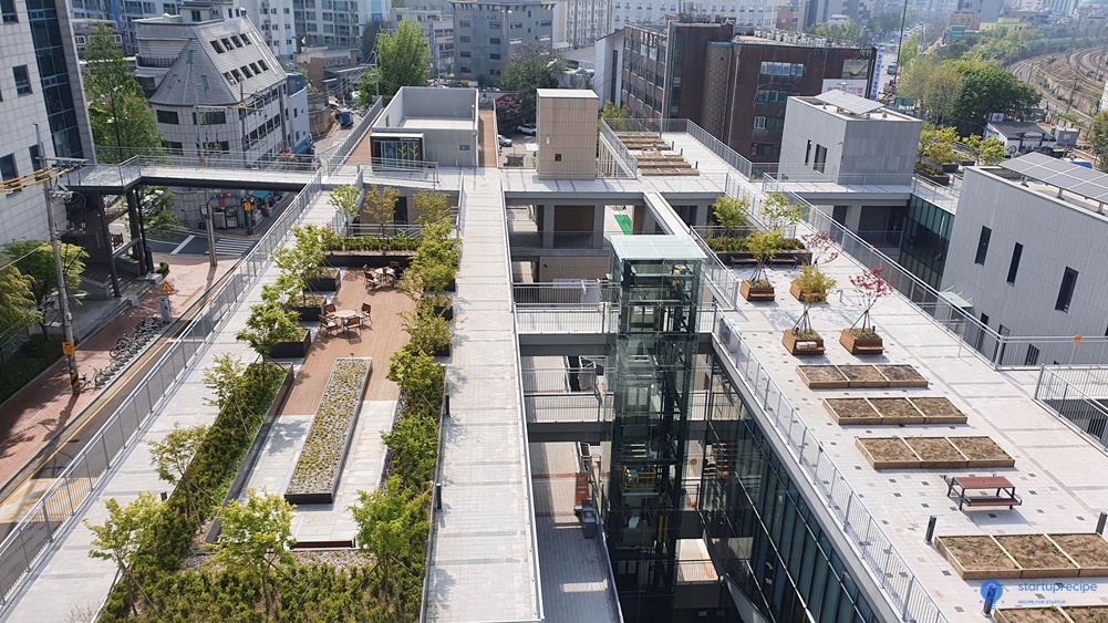 아이와 함께 출근 한다…젠더 중심 창업 공간