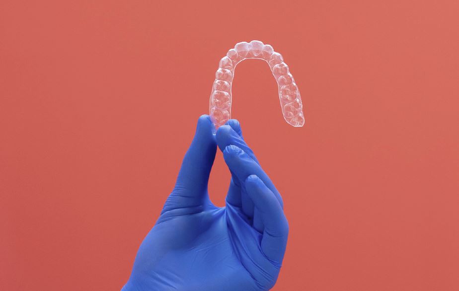 투명 교정기로 1억 2,500만 달러 유치한 클리닉