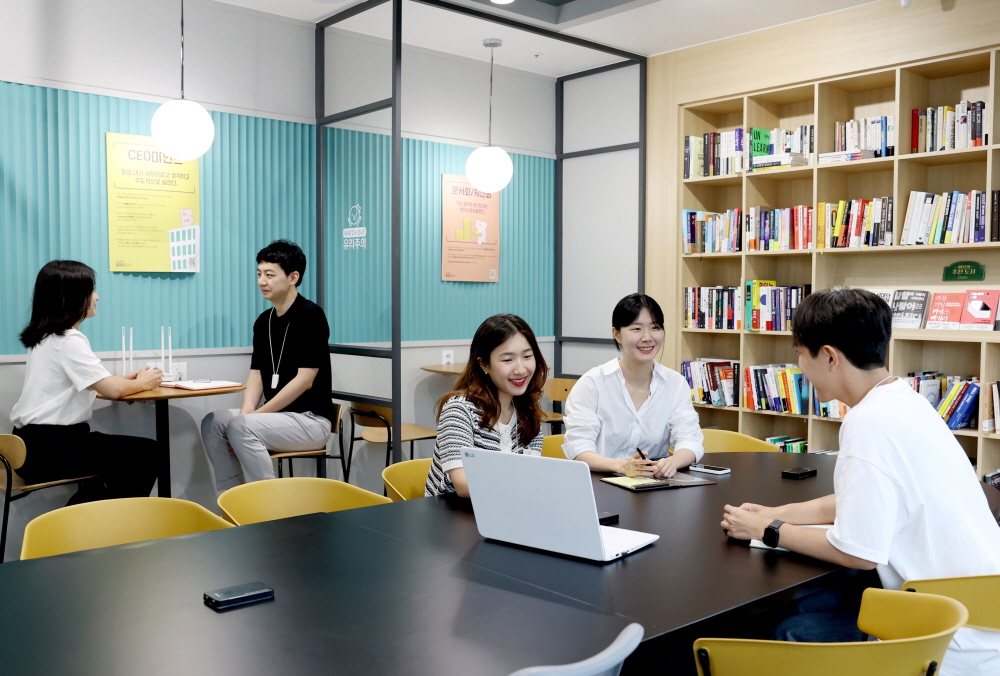 [AI서머리] AI 마스터 자소서 출시‧마이리얼트립 LA 프로모션