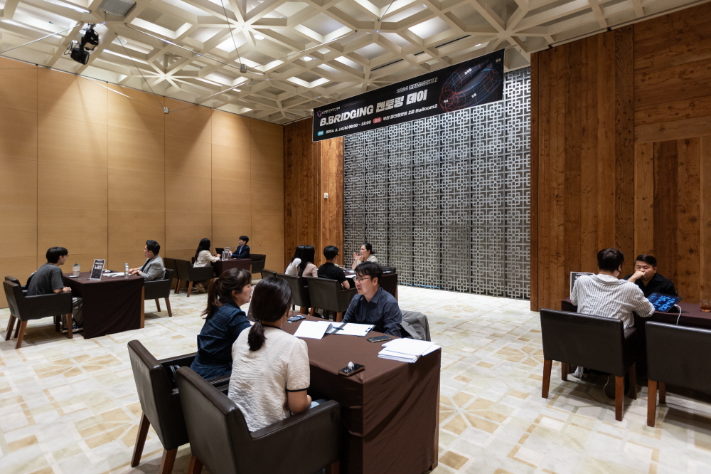 [AI서머리] 패스트캠퍼스 KDC 중장년 재취업 지원‧리치고 미래가격 예측 서비스 강화