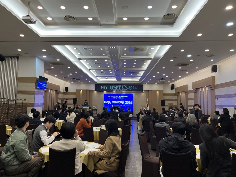 [AI서머리] 폐원단 활용한 건축자재 ‘크래용’, 팁스 선정‧벤처기업협회, ‘제15회 톡투유 데모데이’ 성료