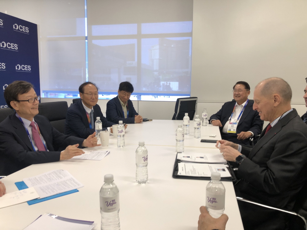 [AI서머리] 서울테크노파크, 기업 혁신을 위한 사업재편 지원‧에이블리, 웹툰⋅웹소설 거래액 최고치 달성