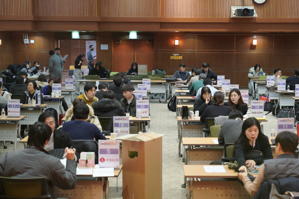 [AI서머리] 서울시, 중장년 채용설명회 한 달 앞당겨 개막‧광주 실증기술‧제품, ‘숏폼’으로 생생체험